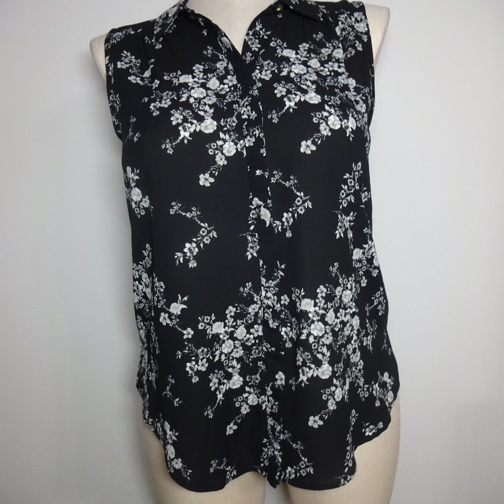 Elle Womens Button Down Sleeveless Flowy Floral Blouse Black and White Medium